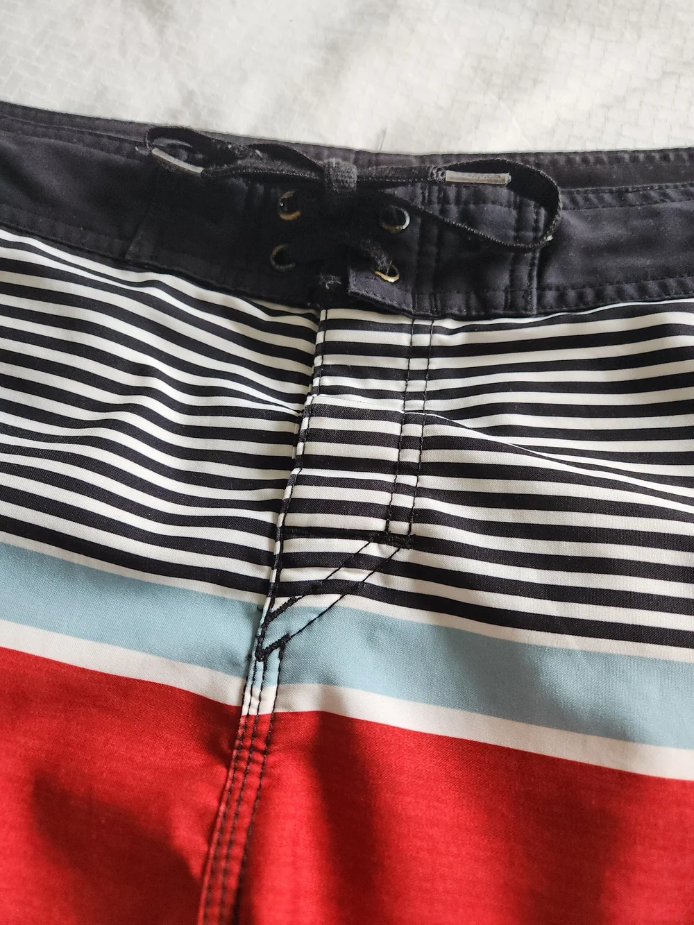 Quiksilver Mens Striped Board Shorts Swim Trunks Red White Black Size 40
